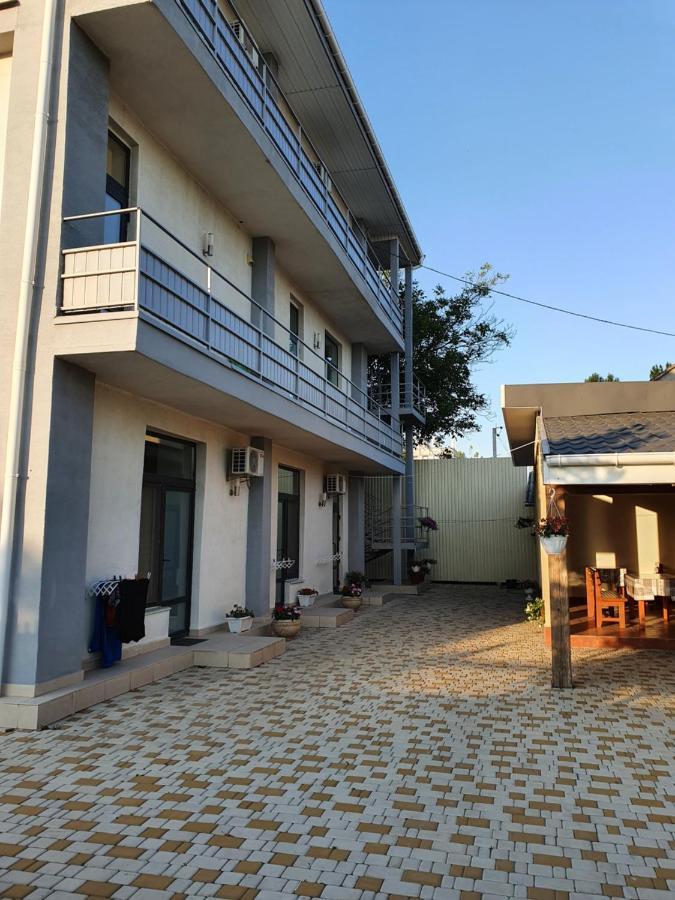 Aleksandriya Hotel Chornomorsk Exterior photo